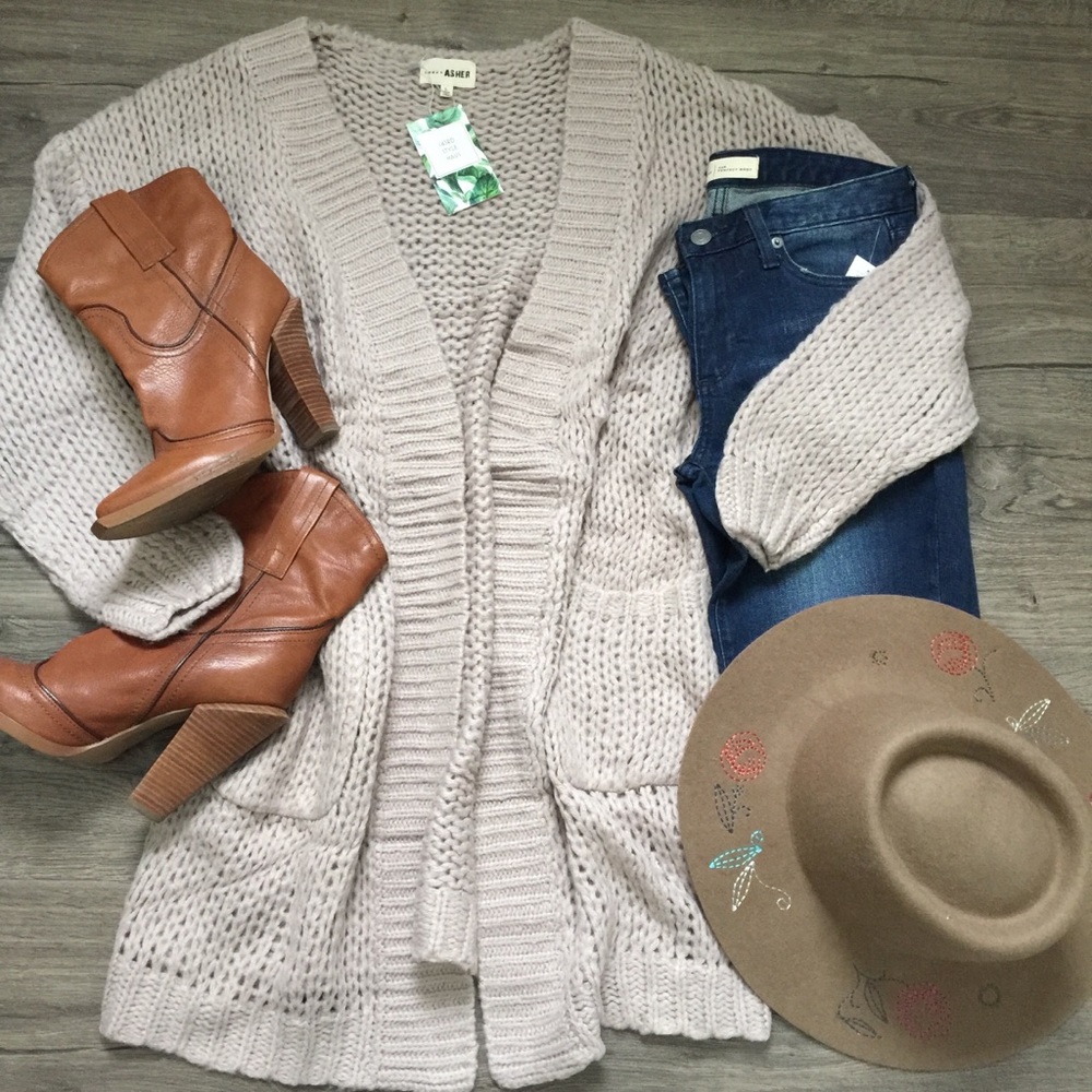 Last one OATMEAL Long Front pocket Cardigan - Picture 5 of 8